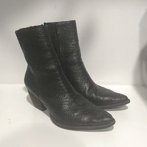 MATISSE - BLACK ANKLE BOOTIES